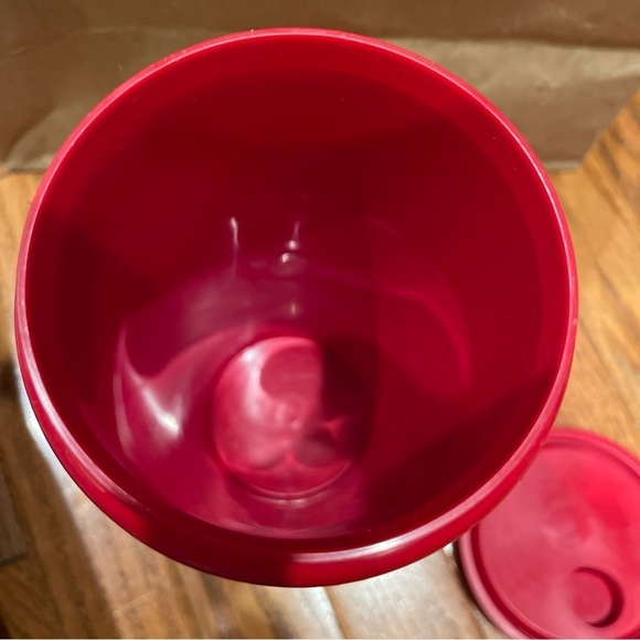 Vtg Red Water Tupperware Pitcher 262-13 w/ Snap On Lid 603-1 & Spout Cover 564-4 - Picture 4 of 6